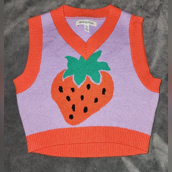Urban Outfitters XS sweater tank top strawberry BNWOT - Picture 2 of 5